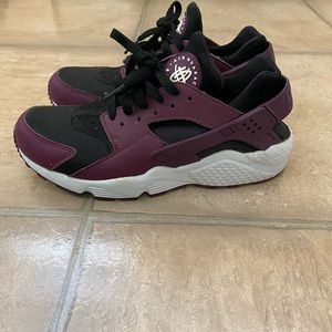 Women’s Nike ID hurrache sneakers